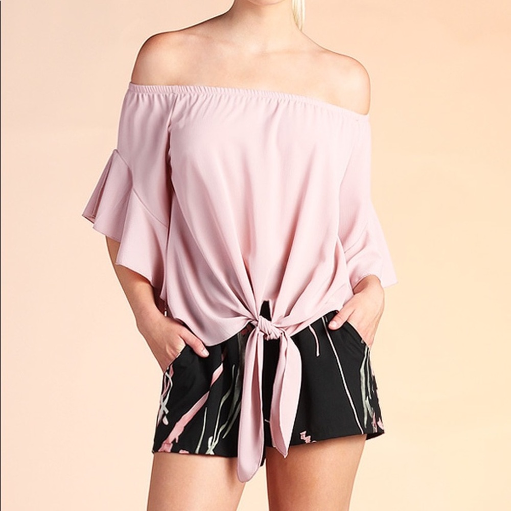 Adorable off the shoulder top with tie front Sz S